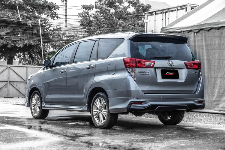 Tips & Trik Melepas Ban Serep Toyota Innova Reborn dengan Benar