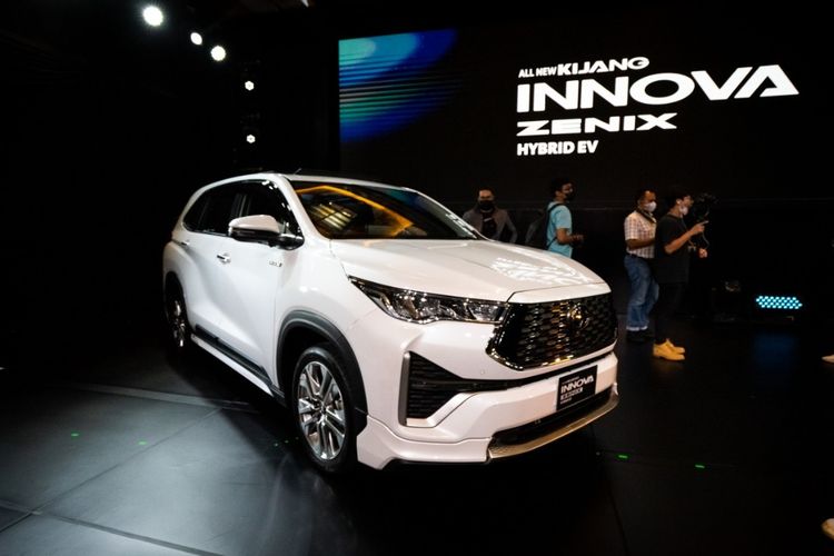 Toyota Sematkan Body Kit Modellista pada Innova Zenix Hybrid