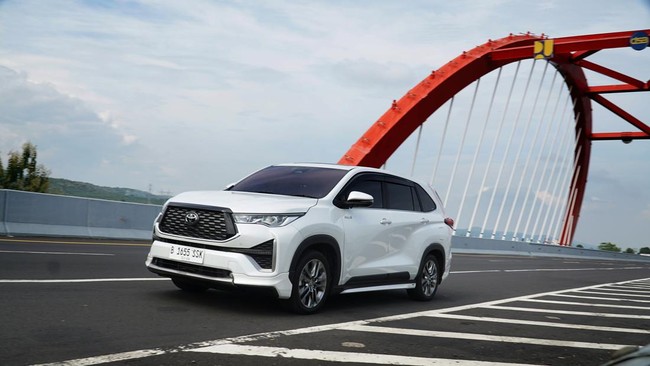 Kenyamanan Mobil Kijang Innova Zenix Q Hybrid TSS Modellista Bikin Keluarga Anda Langsung Jatuh Hati