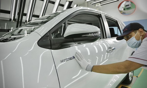 Toyota Siapkan Mobil Hybrid Baru Harga Ramah Kantong