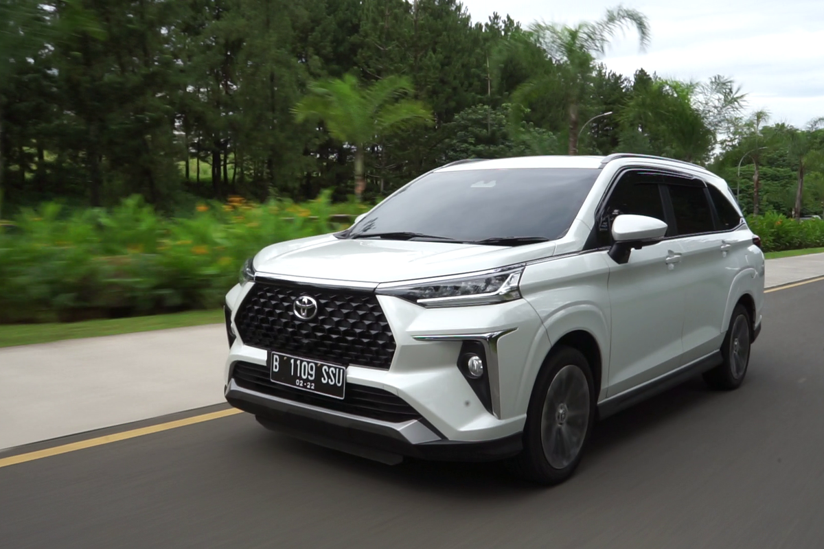 Indikasi Mobil Toyota Veloz Hybrid Meluncur Tahun Depan 2024