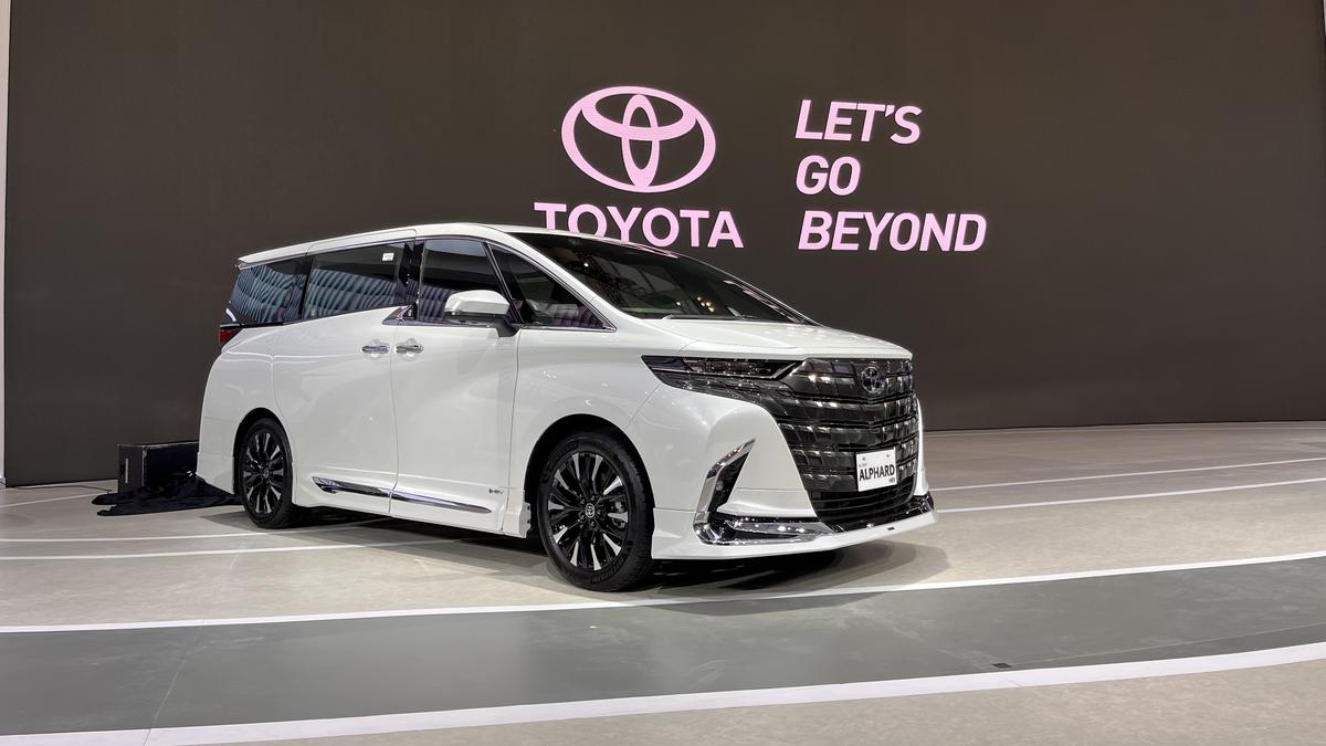Toyota Alphard Terbaru Menluncur di GIIAS 2023, Harganya Rp 1,6 Miliar