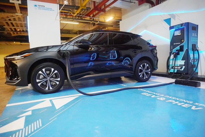 Toyota Telah Mempersiapkan Ultra Fast Charging di Trans Jawa, Ngecaspun Nggak Pakai Lama