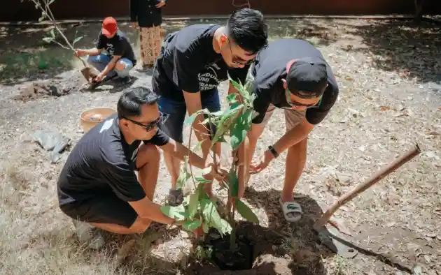 TYCI Rayakan Ultah Ke-18 Dengan Mencoba Line Up Hybrid Toyota ke Cirebon
